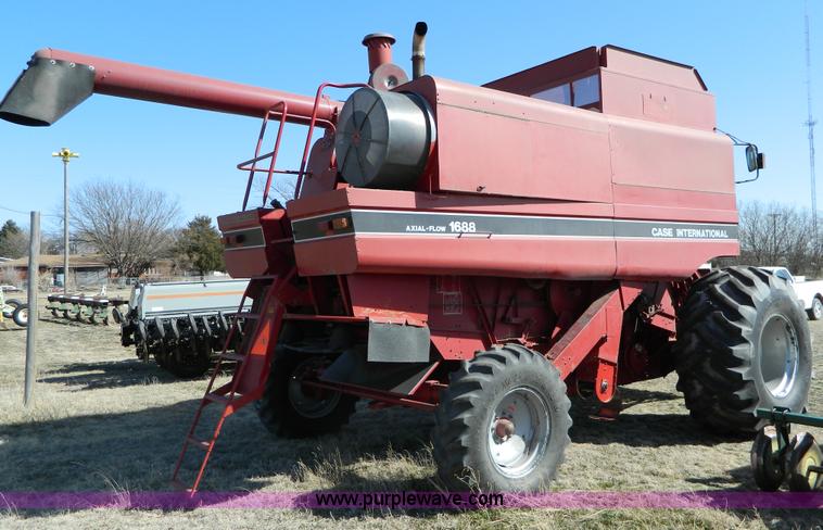 image for item D8907 1993 Case IH 1688 axial-flow combine