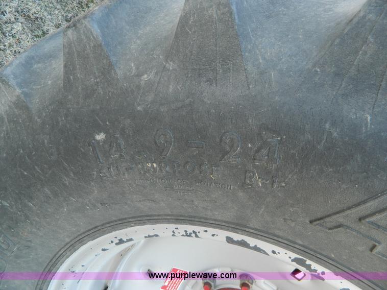 image for item D8907 1993 Case IH 1688 axial-flow combine