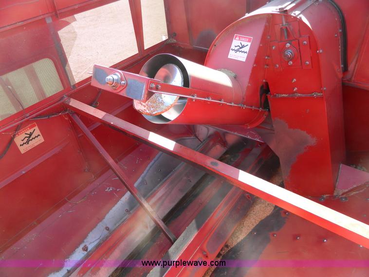 image for item D8907 1993 Case IH 1688 axial-flow combine