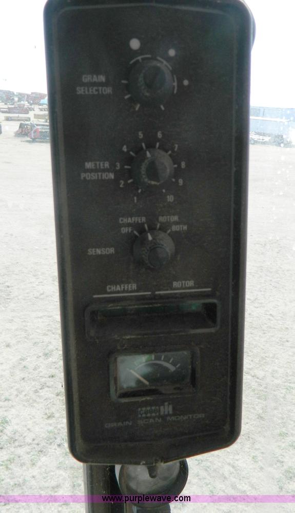 image for item D8907 1993 Case IH 1688 axial-flow combine