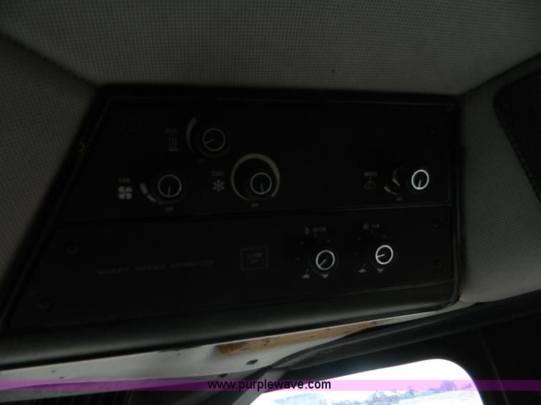 image for item D8907 1993 Case IH 1688 axial-flow combine