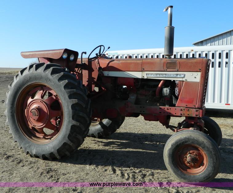 image for item D8912 International 544 tractor