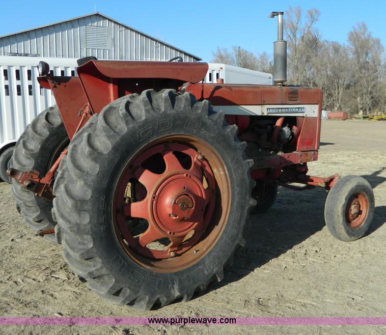 image for item D8912 International 544 tractor