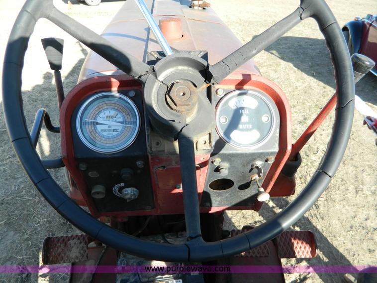 image for item D8912 International 544 tractor