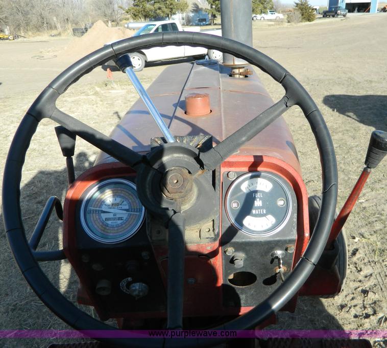 image for item D8912 International 544 tractor