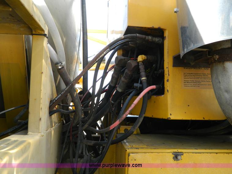 image for item D8914 1984 Terra Gator 1664 self propelled sprayer