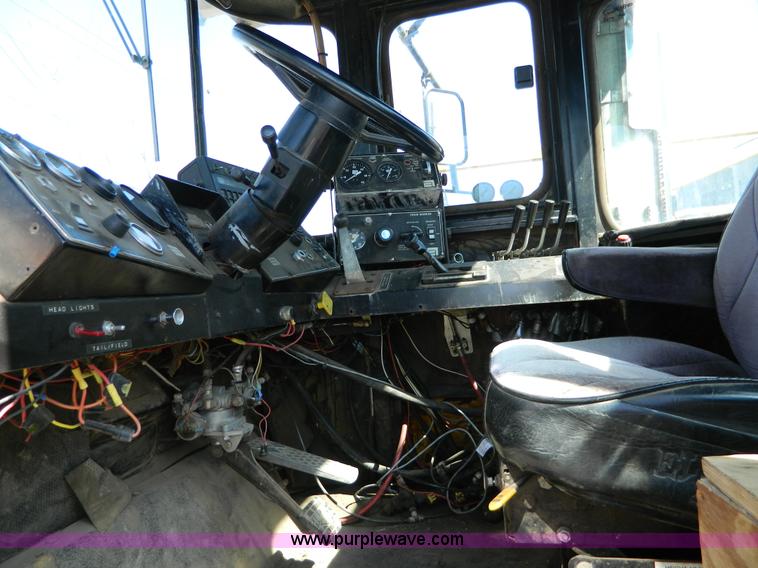 image for item D8914 1984 Terra Gator 1664 self propelled sprayer