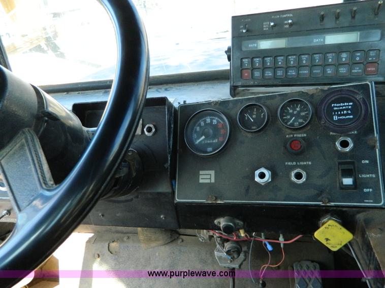 image for item D8914 1984 Terra Gator 1664 self propelled sprayer