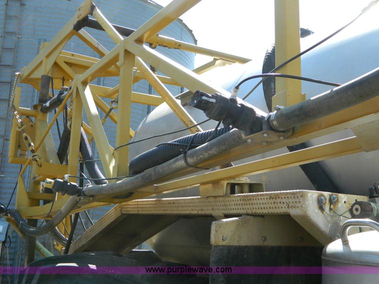 image for item D8915 1991 Mertz 4150 self propelled sprayer