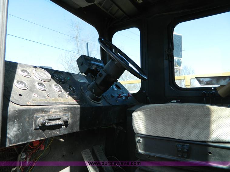 image for item D8915 1991 Mertz 4150 self propelled sprayer