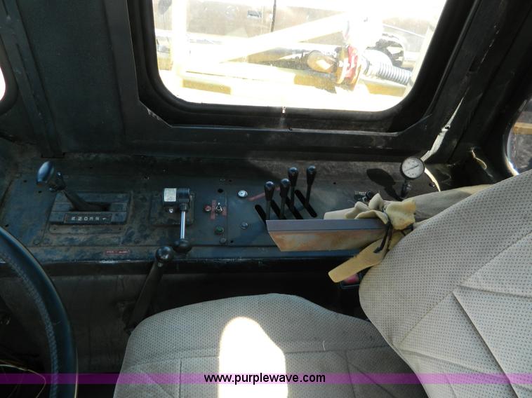 image for item D8915 1991 Mertz 4150 self propelled sprayer