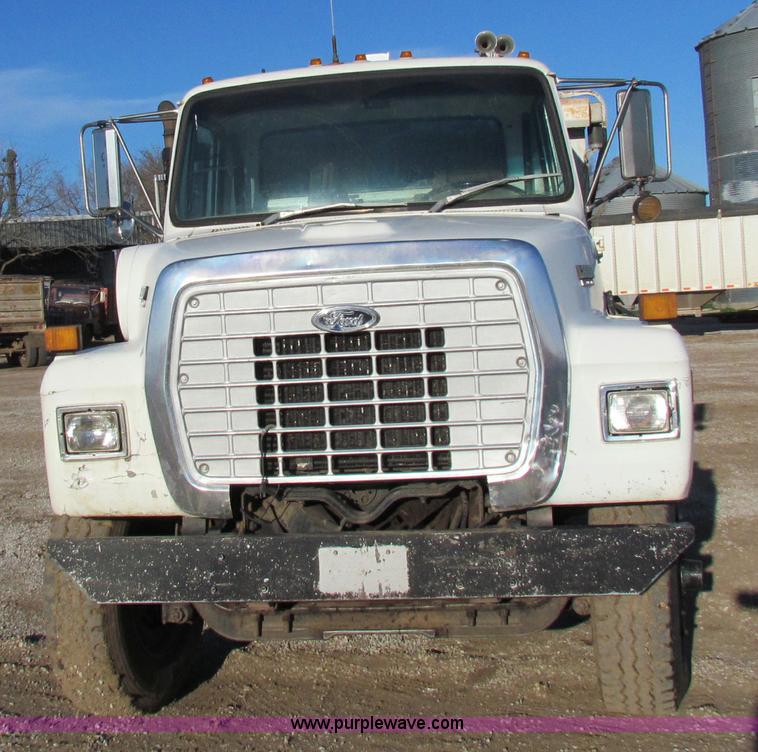 image for item I9653 1994 Ford LNT8000 spreader truck