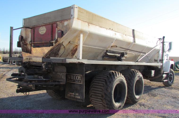 image for item I9653 1994 Ford LNT8000 spreader truck