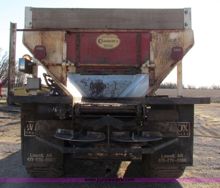 image for item I9653 1994 Ford LNT8000 spreader truck