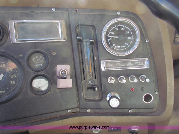 image for item I9653 1994 Ford LNT8000 spreader truck