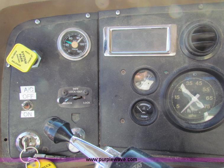 image for item I9653 1994 Ford LNT8000 spreader truck