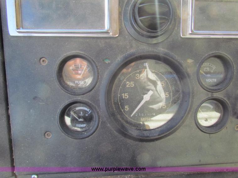 image for item I9653 1994 Ford LNT8000 spreader truck