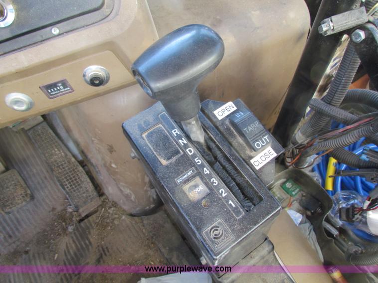 image for item I9653 1994 Ford LNT8000 spreader truck