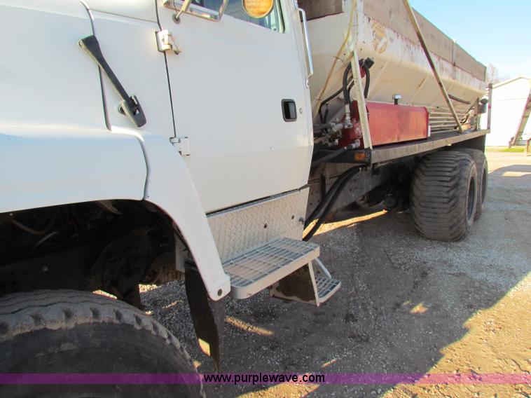 image for item I9653 1994 Ford LNT8000 spreader truck
