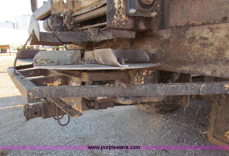 image for item I9653 1994 Ford LNT8000 spreader truck