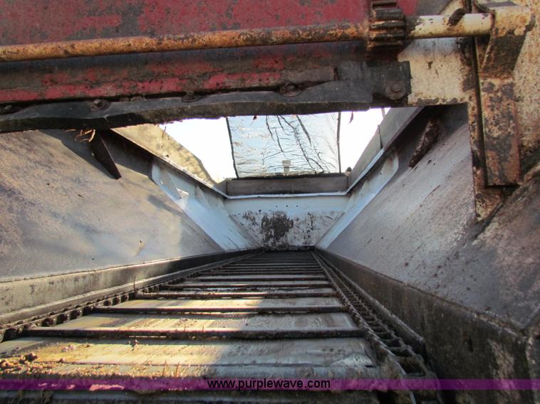 image for item I9653 1994 Ford LNT8000 spreader truck