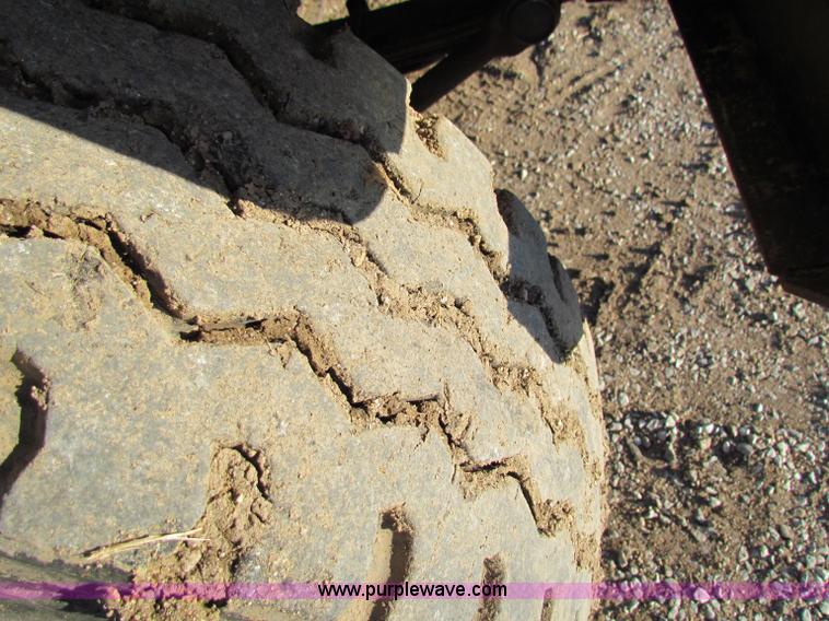 image for item I9653 1994 Ford LNT8000 spreader truck