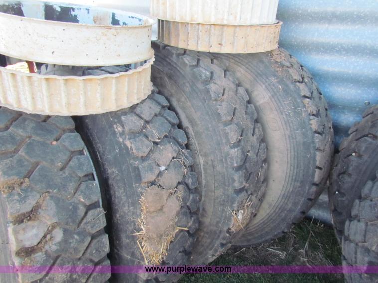 image for item I9653 1994 Ford LNT8000 spreader truck