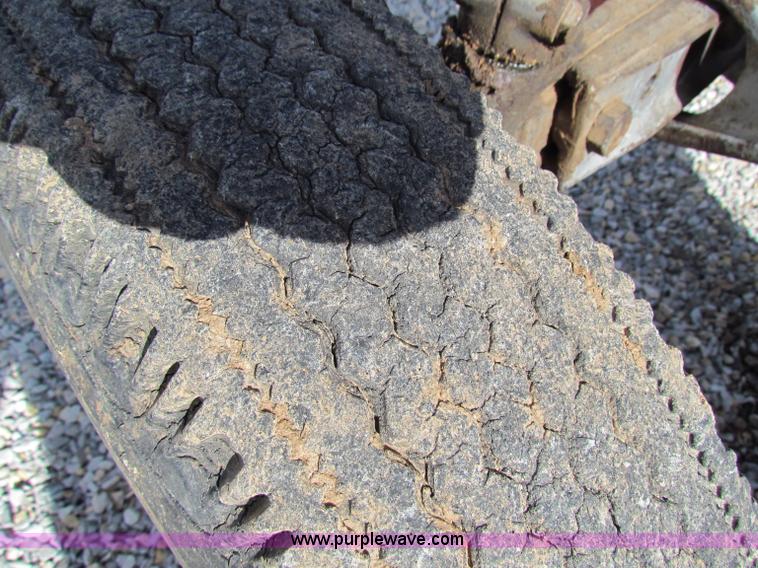 image for item I9702 Massey-Ferguson 35 tractor