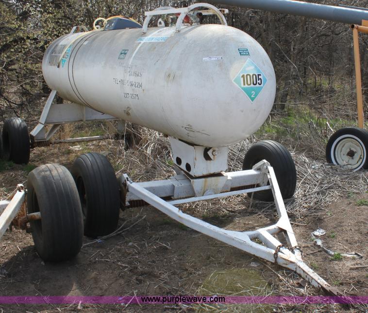 image for item L9613 1,000 gallon anhydrous ammonia tank