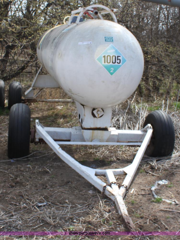 image for item L9613 1,000 gallon anhydrous ammonia tank