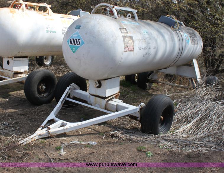 image for item L9613 1,000 gallon anhydrous ammonia tank