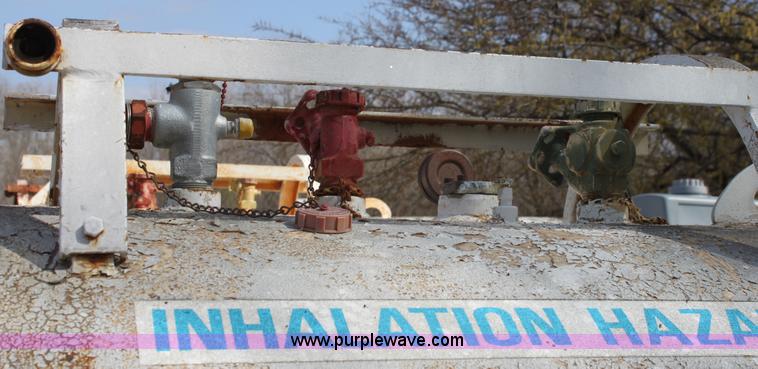 image for item L9613 1,000 gallon anhydrous ammonia tank