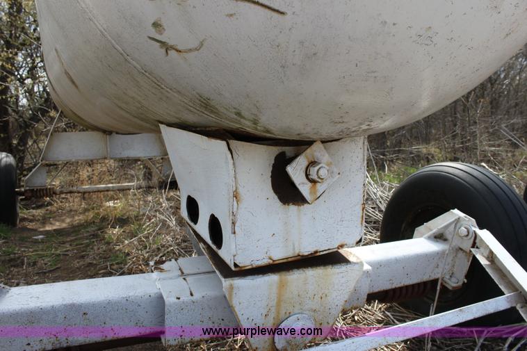 image for item L9613 1,000 gallon anhydrous ammonia tank