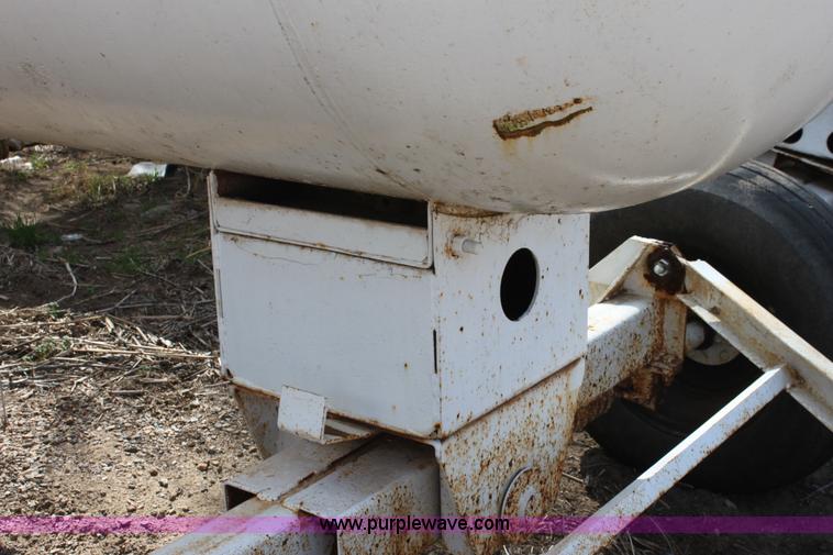 image for item L9614 1,000 gallon anhydrous ammonia tank
