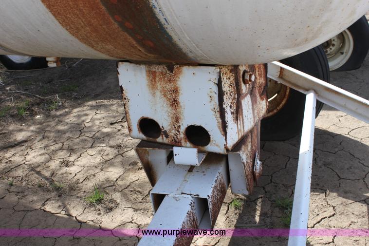 image for item L9616 1,000 gallon anhydrous ammonia tank