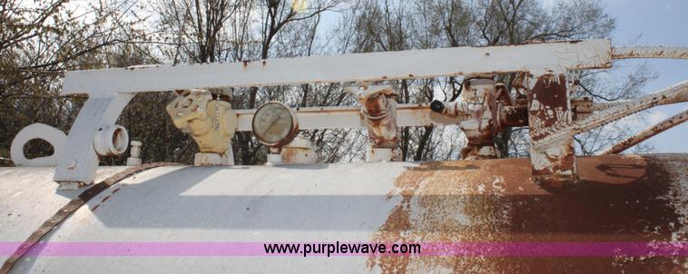 image for item L9616 1,000 gallon anhydrous ammonia tank