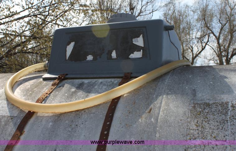 image for item L9616 1,000 gallon anhydrous ammonia tank