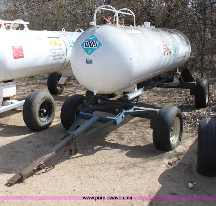 image for item L9617 1,000 gallon anhydrous ammonia tank