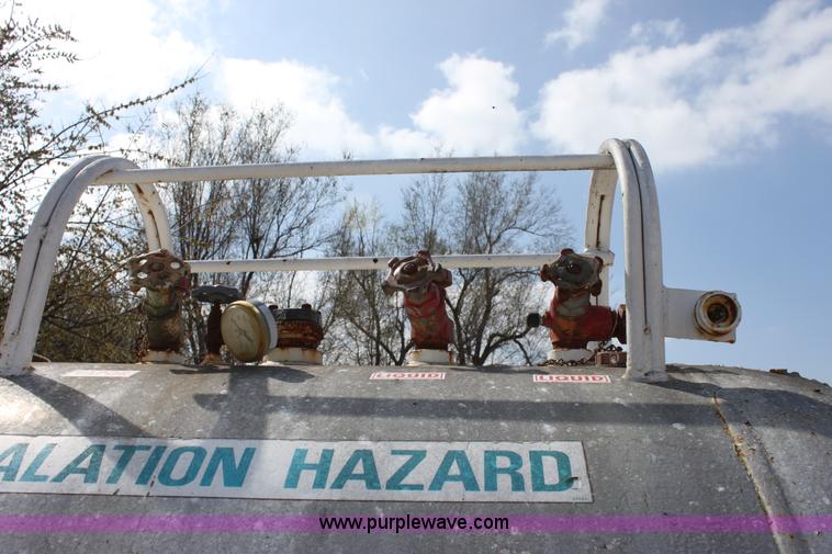 image for item L9617 1,000 gallon anhydrous ammonia tank