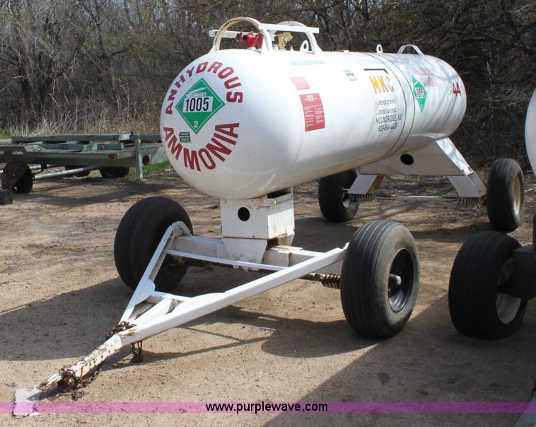 image for item L9618 1,000 gallon anhydrous ammonia tank