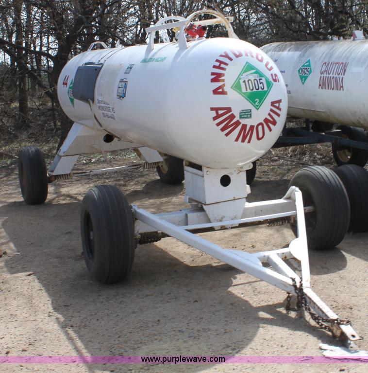 image for item L9618 1,000 gallon anhydrous ammonia tank