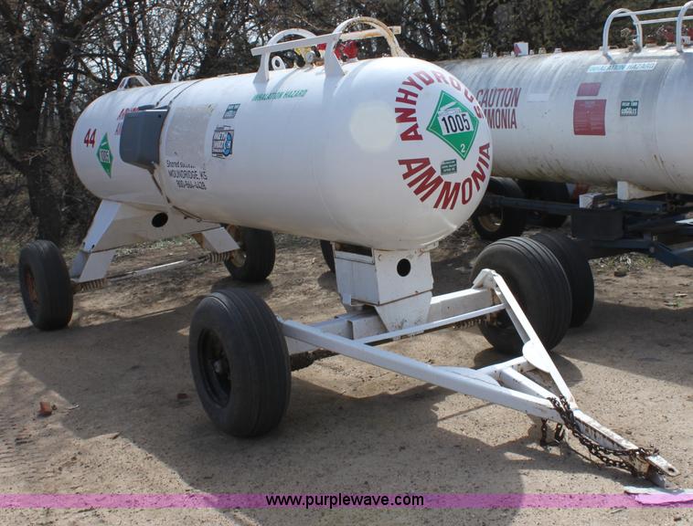 image for item L9618 1,000 gallon anhydrous ammonia tank