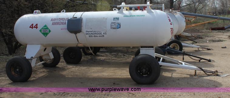 image for item L9618 1,000 gallon anhydrous ammonia tank