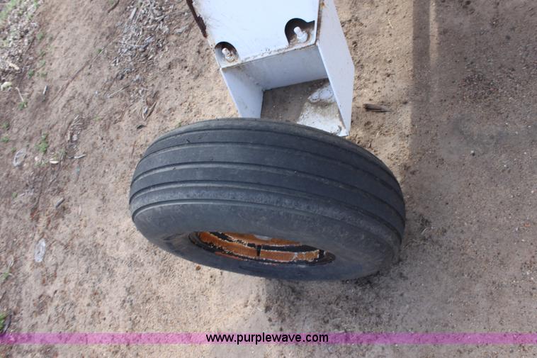 image for item L9618 1,000 gallon anhydrous ammonia tank