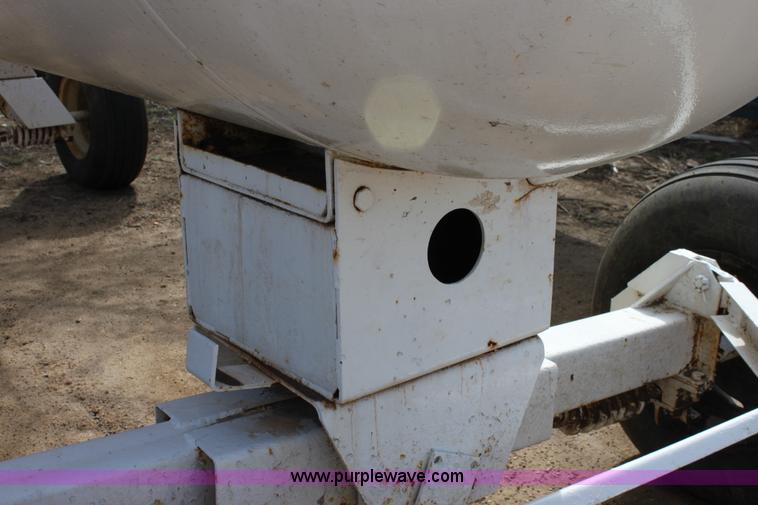 image for item L9618 1,000 gallon anhydrous ammonia tank