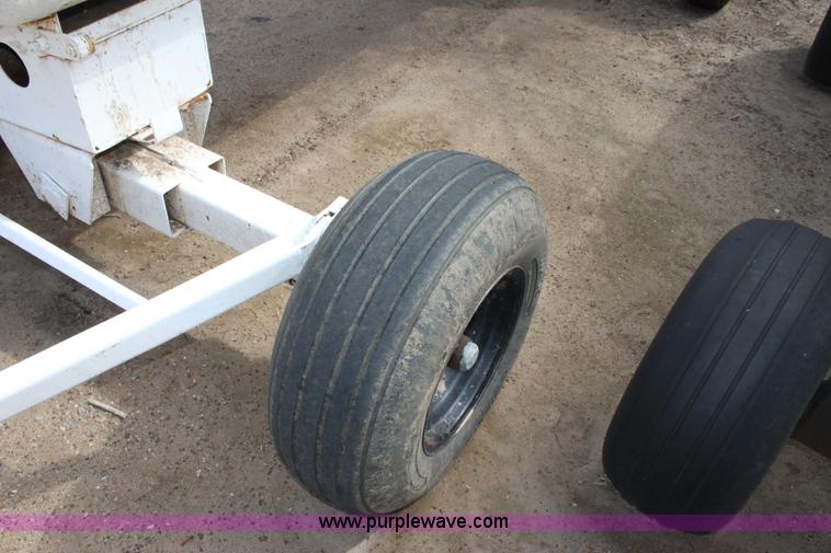 image for item L9618 1,000 gallon anhydrous ammonia tank