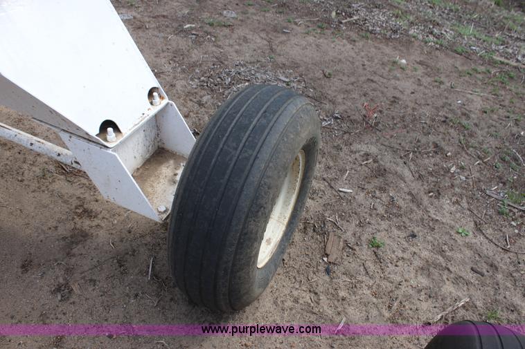 image for item L9618 1,000 gallon anhydrous ammonia tank
