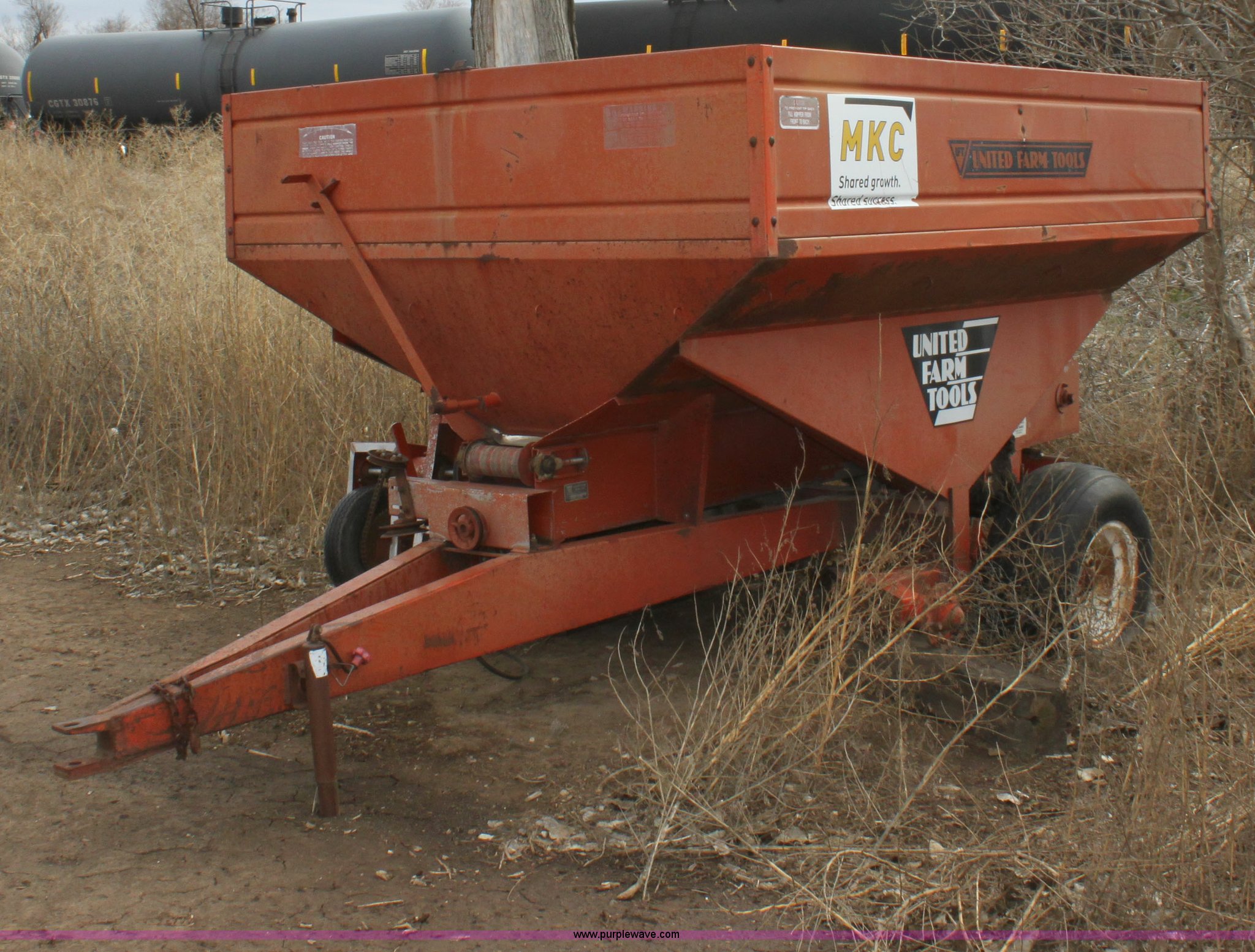 United Farm Tools four ton fertilizer spreader in Conway, KS Item A7367 sold Purple Wave