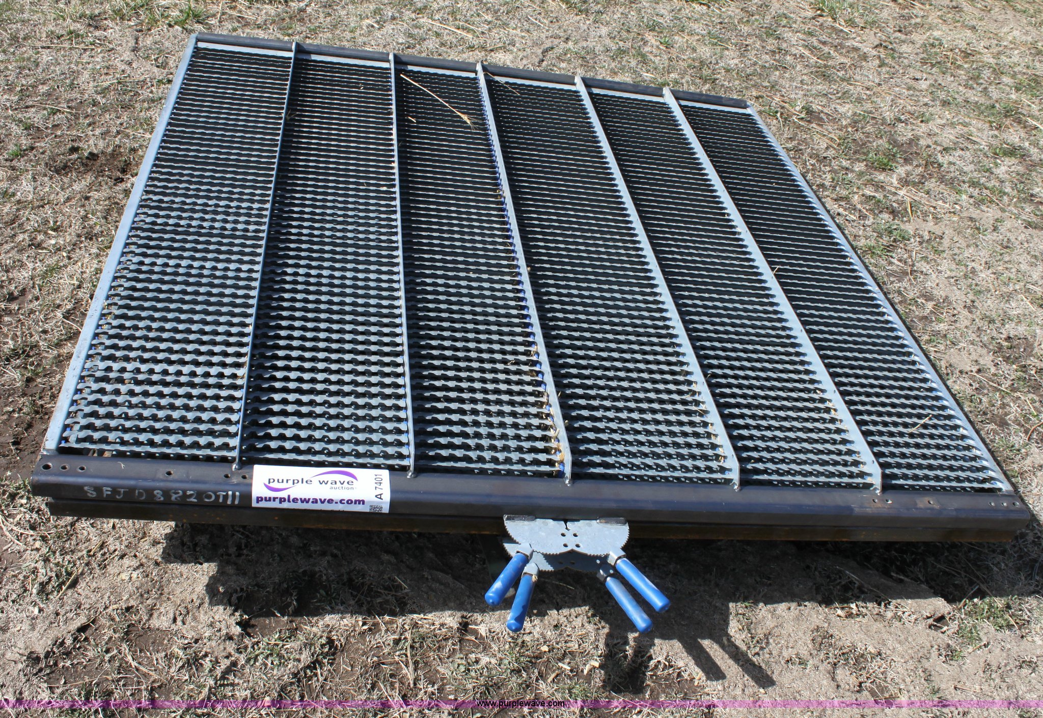 John Deere 8820 combine sieves in Hutchinson, KS Item A7401 sold