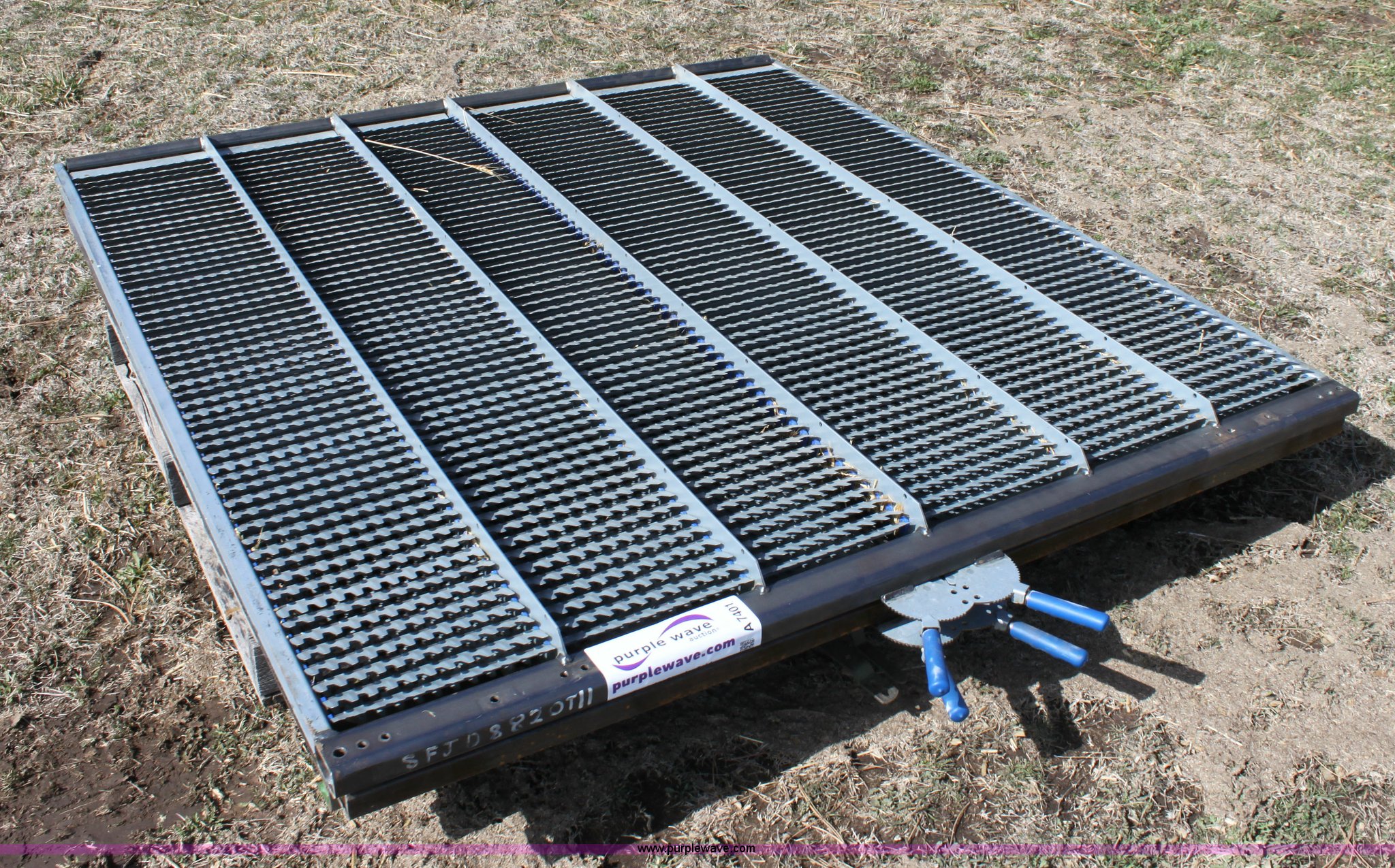 John Deere 8820 combine sieves in Hutchinson, KS Item A7401 sold